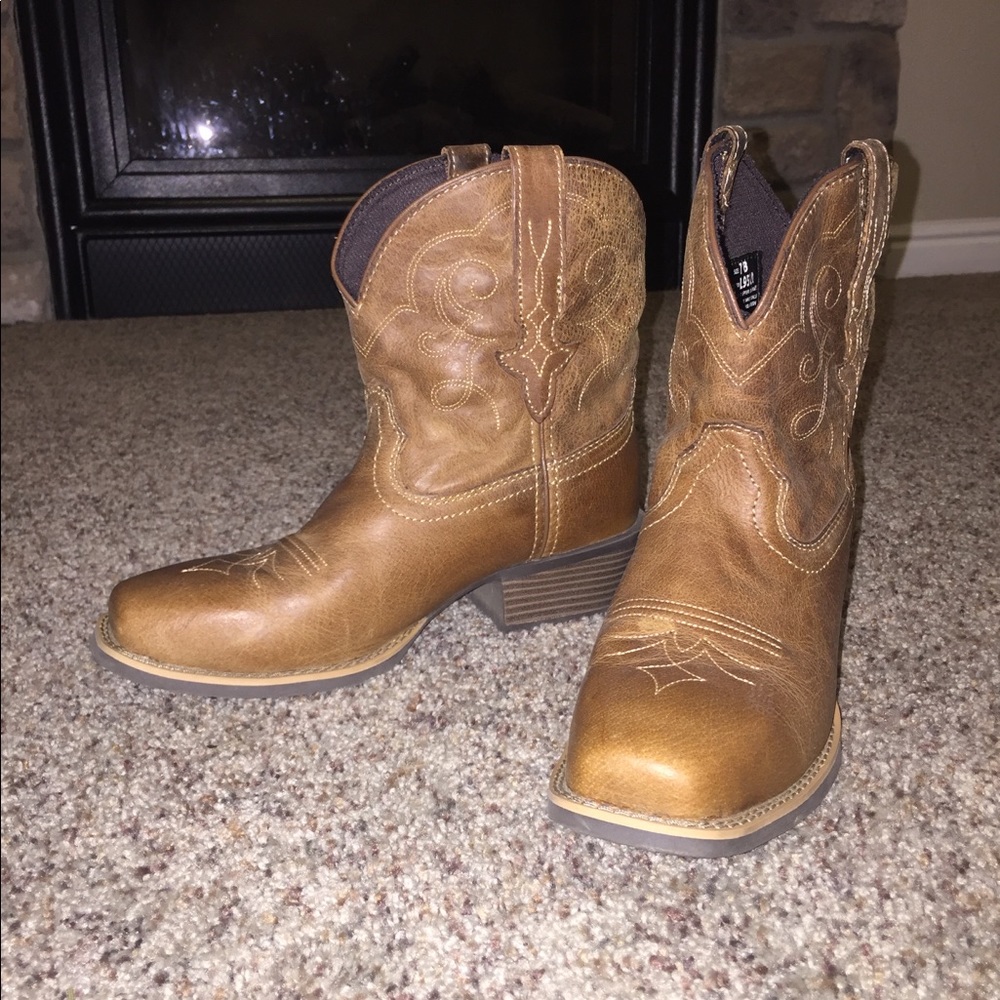Brown cowgirl boots